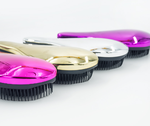 Colorful metallic brushes for smooth daily styling