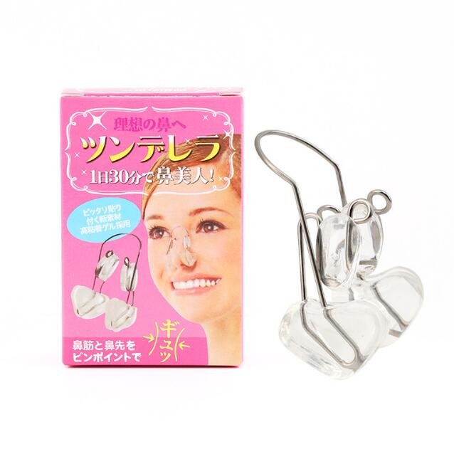 Japanese nose shaping clip packaging with before/after transformation images and the claim '1時間で鼻美人'
