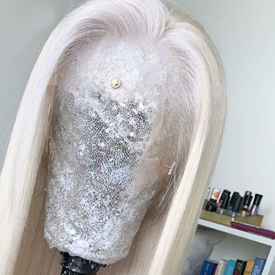 Defined middle part with fine platinum-blonde strands