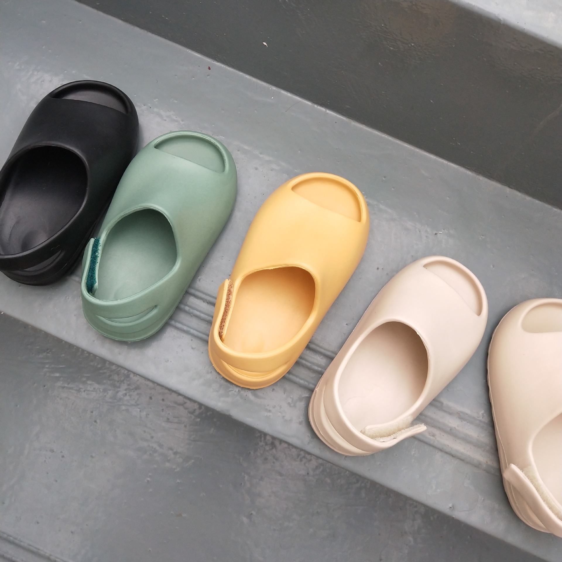 Summer Home Indoor Slippers Boys And Girls Velcro One Pedal Comfortable Outside Wear Beach Shoes Sandals