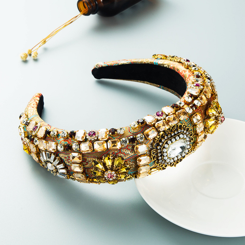 Gold baroque hoop with layered centerpiece decoration
