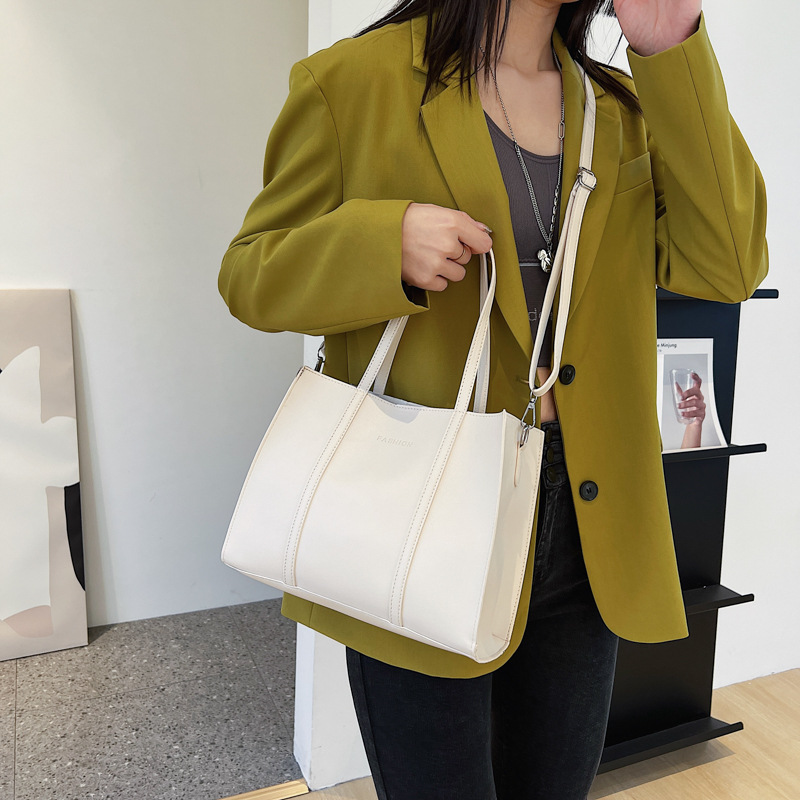 Large Capacity Bag Women's Spring New Fashion Simple Shoulder Bag Texture Simple Commuter Tote Bag