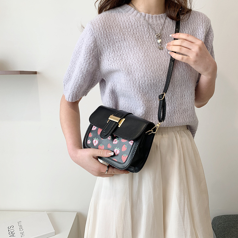 Spring And Summer Casual Underarm Bag Women's New Style Fashion Shoulder Bag Simple Strawberry Girl Small Square Bag