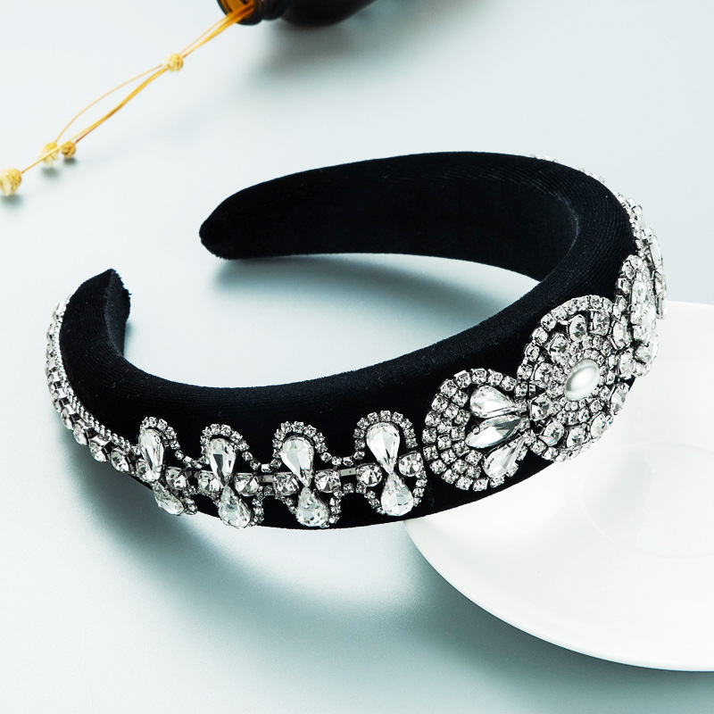 Wide structured black padded headband profile