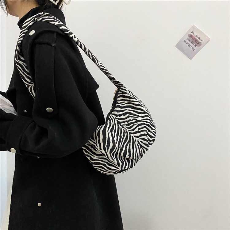 Large Capacity Canvas Bag Women's New Net Red Fashion Portable Shoulder Bag Ins All-Match Messenger Bag Trend