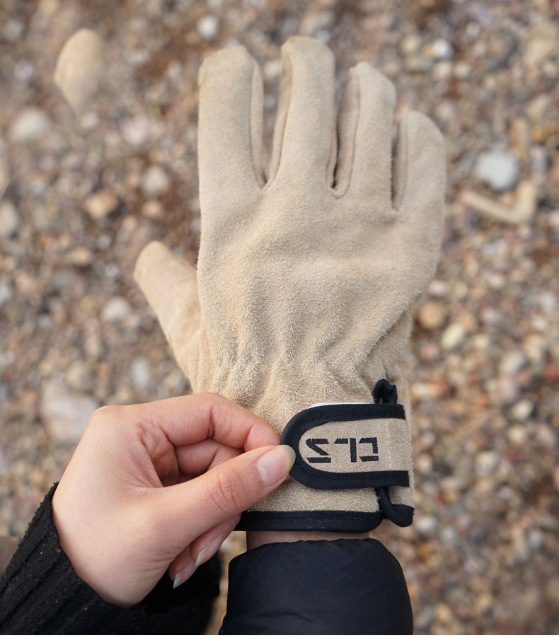 Our Leather Anti-Scalding Wear-Resistant Protective Gloves provide superior protection against scalding and heat. The supple leather and wear-resistant design means you can rest assured these gloves will keep you safe in any situation.