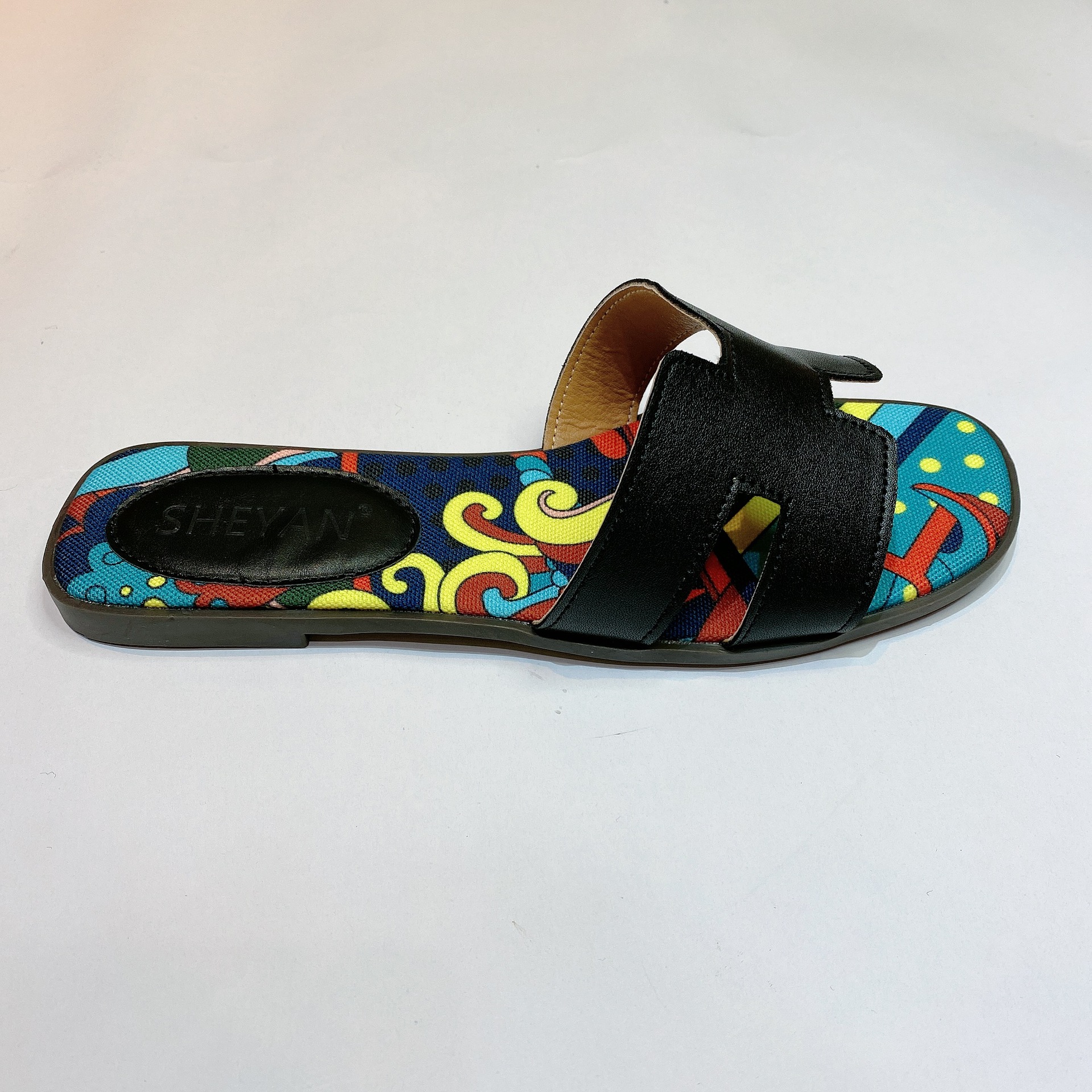 Women's Summer Sandals Flat Bottom Outer Wear Beach Shoes One Word Casual Slippers