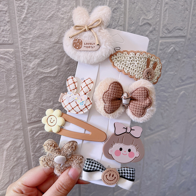 Mixed side clip and snap clip bases displayed together