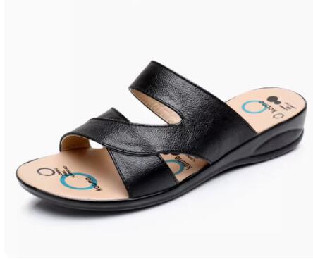 Genuine leather sandals and slippers are anti-skid for middle-aged and elderly people, fashionable for wearing flat bottomed lar image 4