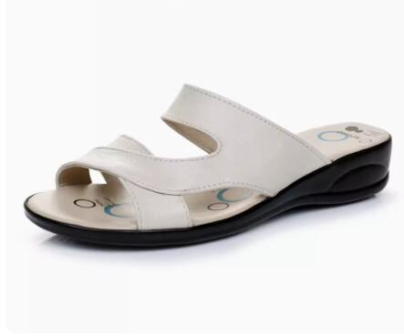 Genuine leather sandals and slippers are anti-skid for middle-aged and elderly people, fashionable for wearing flat bottomed lar image 5