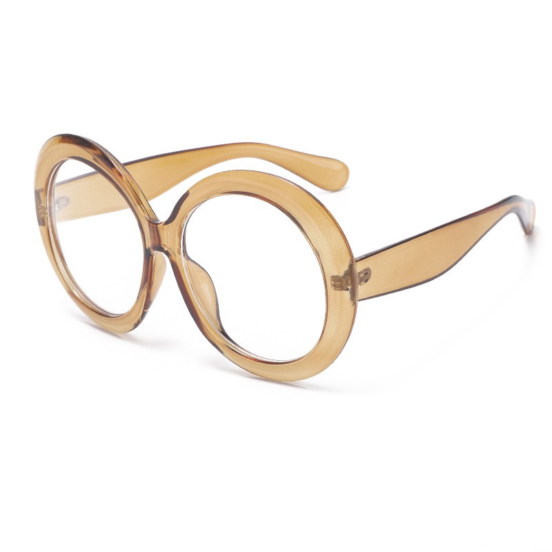 Dual-color circular sunglasses adding contrast to styling