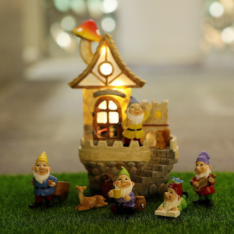 Small night light, solar resin small house tree house garden decoration