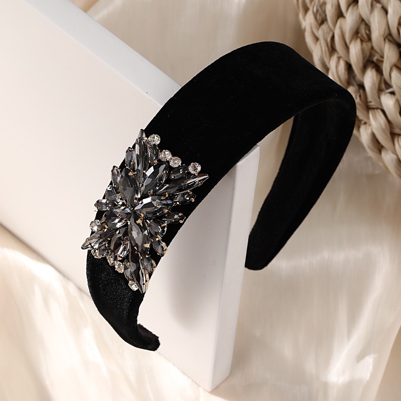 Faceted rhinestone cluster on structured black headband