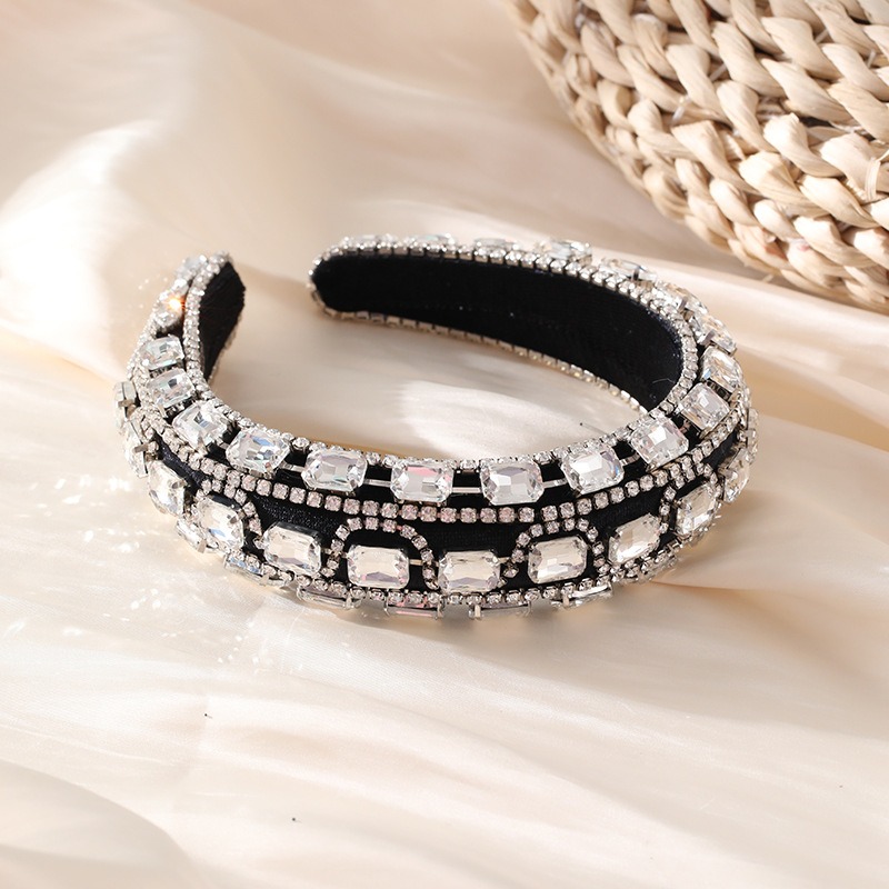 Open-ended black hoop with dimensional faceted stone arrangement