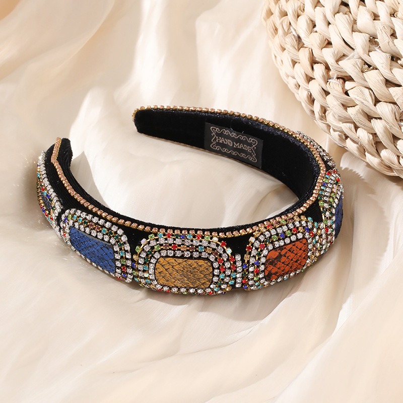 Fabric-covered inner band with colorful Baroque motifs