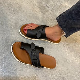 Summer sandals for women casual breathable cool with a flat leather surface