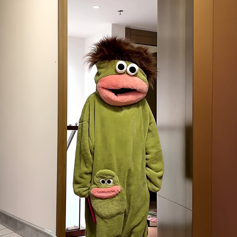 E1175789E6E3184FE15AE0A1DE232EA6.jpg SKU-01-大嘴怪连体服.jpg