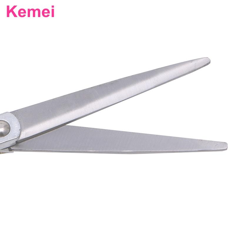 Open blades comparing smooth cutting edge with fine thinning teeth