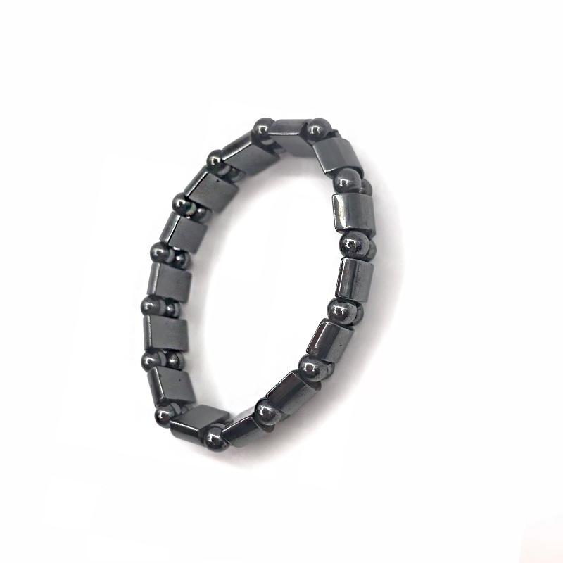 Product detail with red text explaining varied magnet shapes cause resonance effect to enhance bio‑magnetic properties