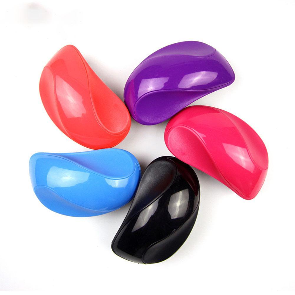 Glossy compact brushes in several available colors