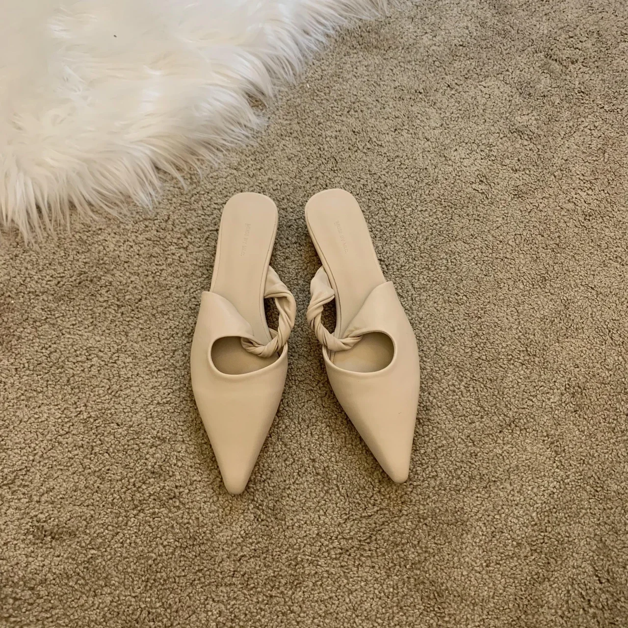 Pointed Toe Mules – Flat Slip-On Women’s Slides for Spring & Summer