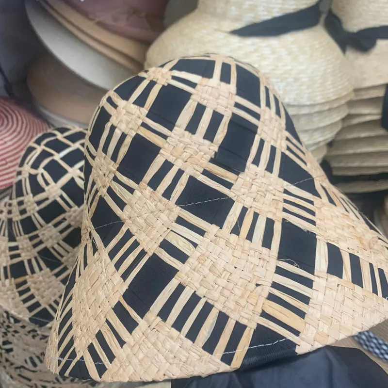 Sombrero de paja con diseño elegante