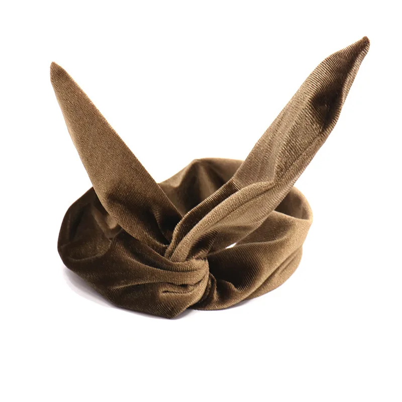 Close view of gathered fabric and twisted knot