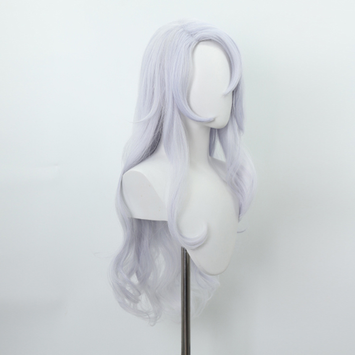 Three-quarter lavender wig with layered anime silhouette