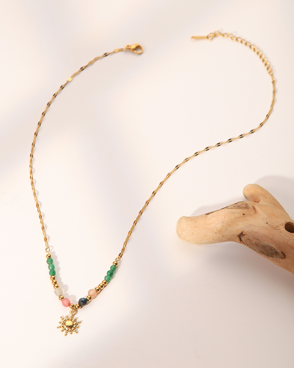 women jewelry retro necklace styling example