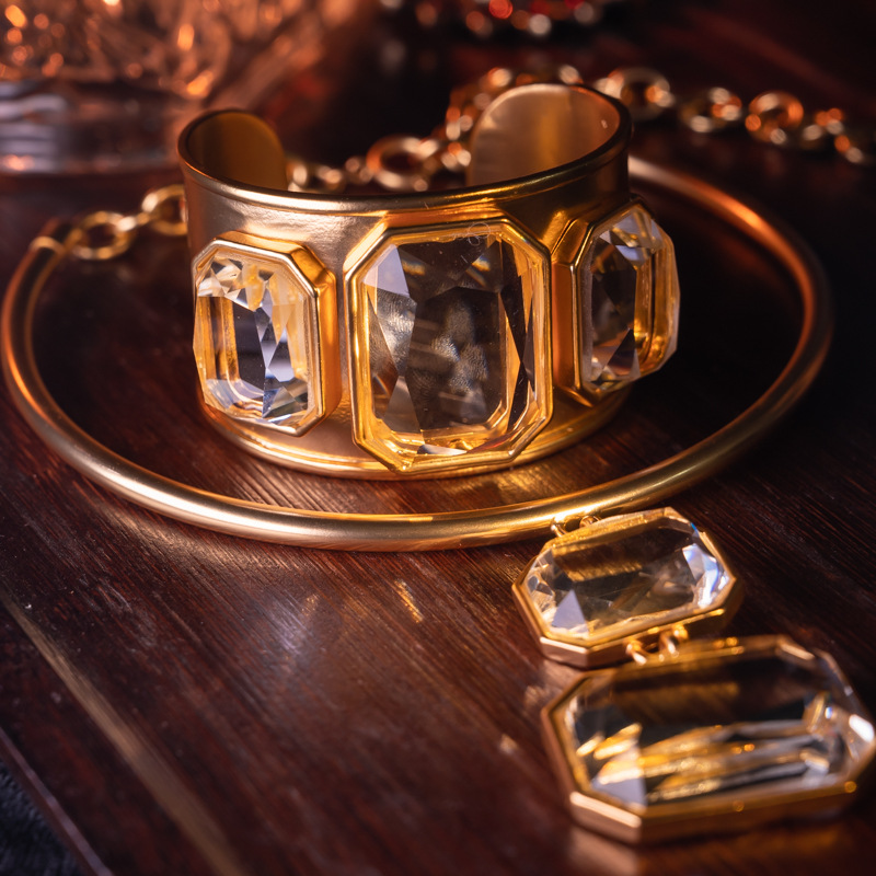 Medieval electroplated real gold full set crystal temperament high cold necklace bracelet set for
