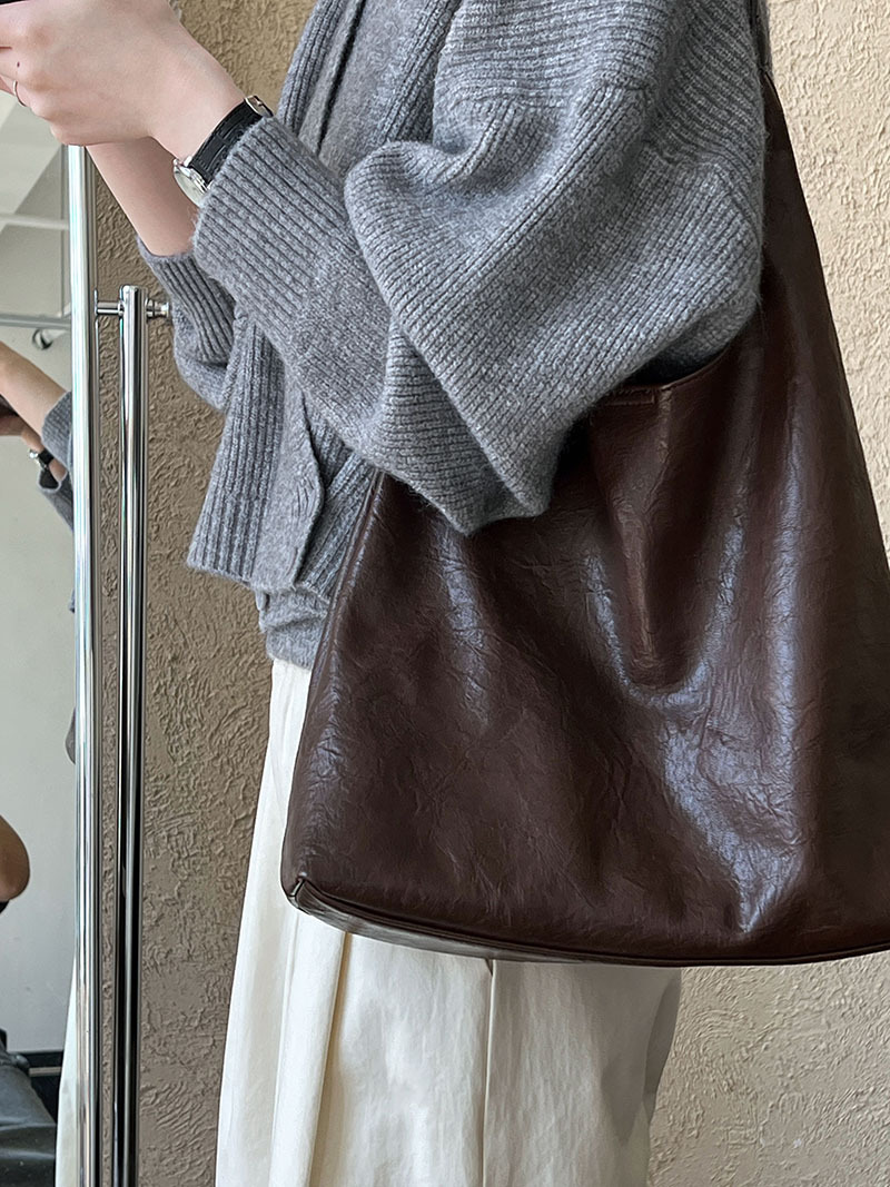 025F28D9-A4F4-4B12-8D92-5FBC50