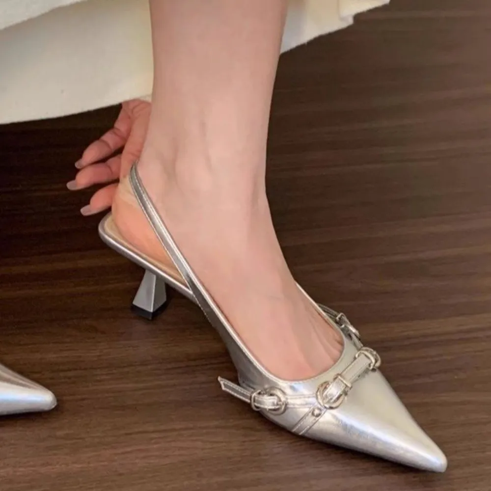 Spring and summer one-piece buckle with toe cap sandals rear empty single shoes