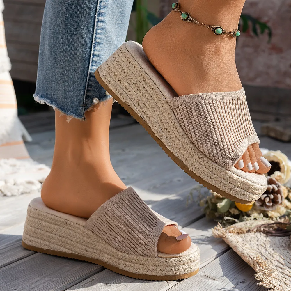 Straw woven sandals for women wearing fashionable fish mouth one-piece slippers for women image 5