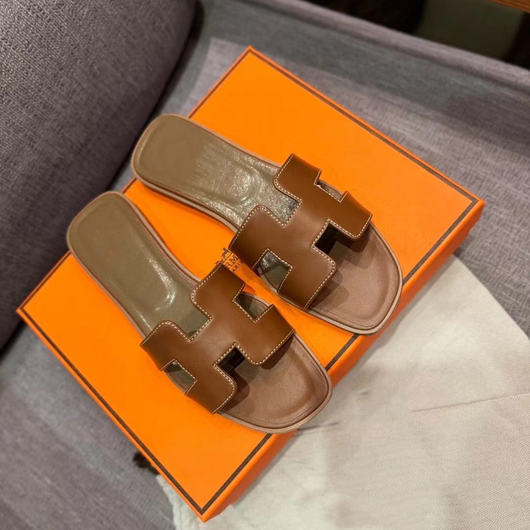 Flat bottomed beach sandals are fashionable casual lightweight and can be worn as a single drag image 10
