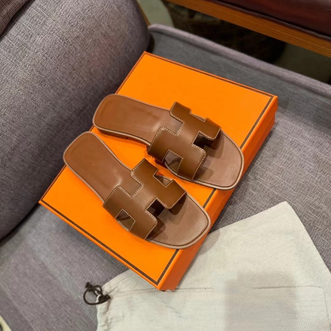 Flat bottomed beach sandals are fashionable casual lightweight and can be worn as a single drag image 9