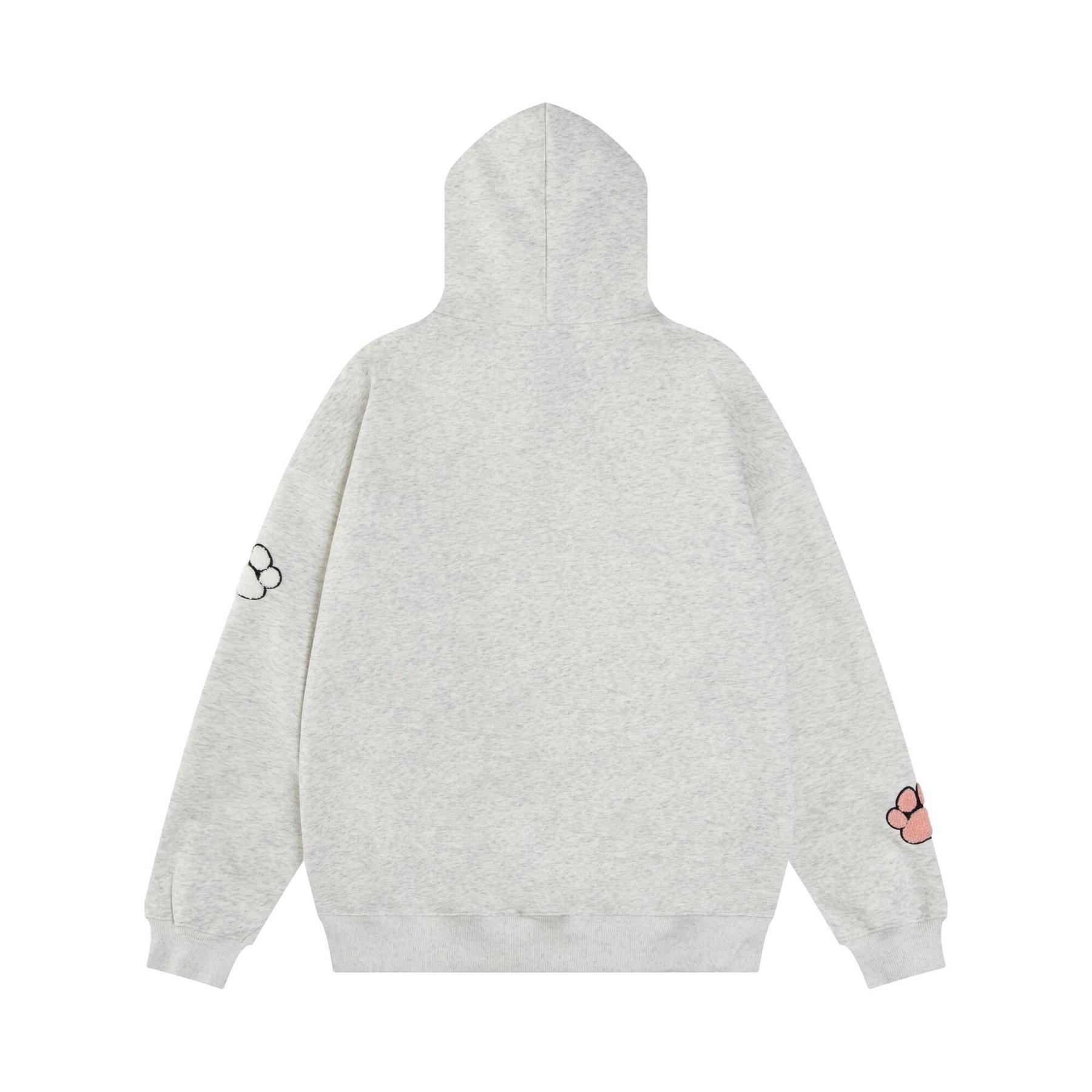 Velcro design sweatshirt worn relaxed fit