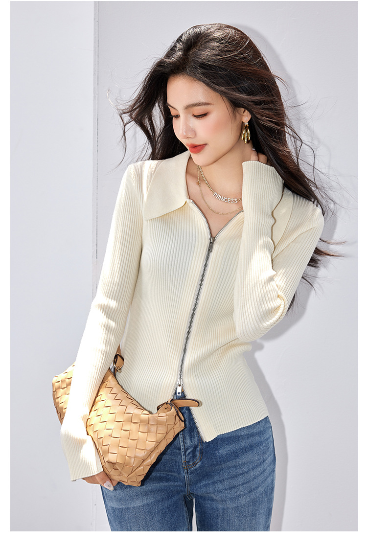 Suéter de punto con cremallera y cuello camisero beige