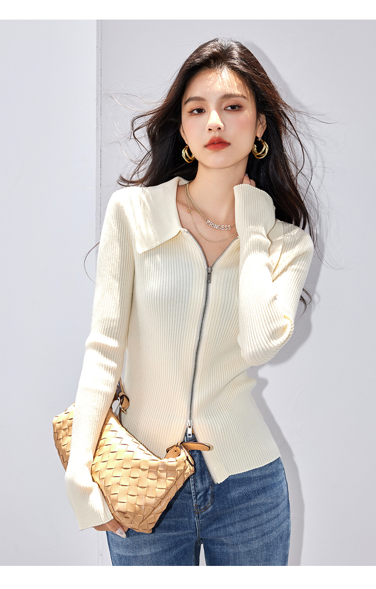 Suéter de punto con cremallera y cuello camisero beige