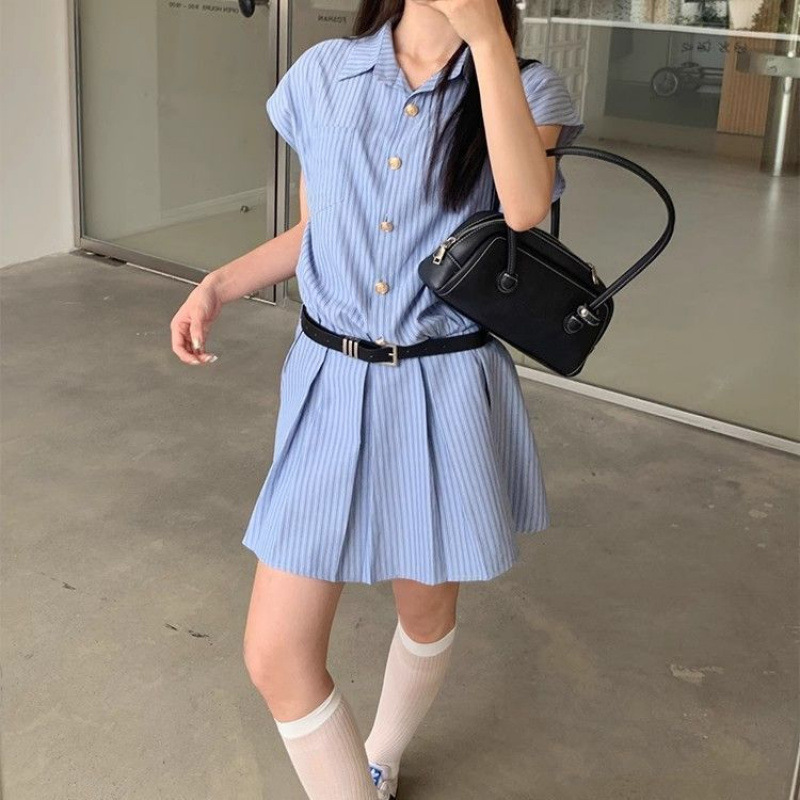 蓝条纹翻领衬衫连衣裙女夏季2025新款学院风气质收腰百褶短裙