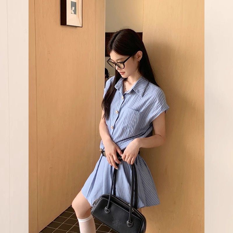 蓝条纹翻领衬衫连衣裙女夏季2025新款学院风气质收腰百褶短裙