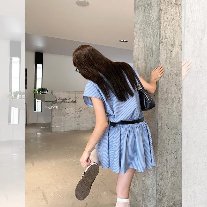 蓝条纹翻领衬衫连衣裙女夏季2025新款学院风气质收腰百褶短裙