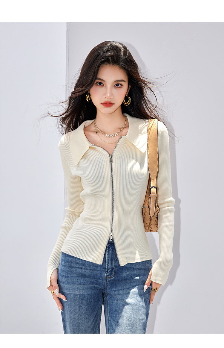 Suéter de punto con cremallera y cuello camisero beige