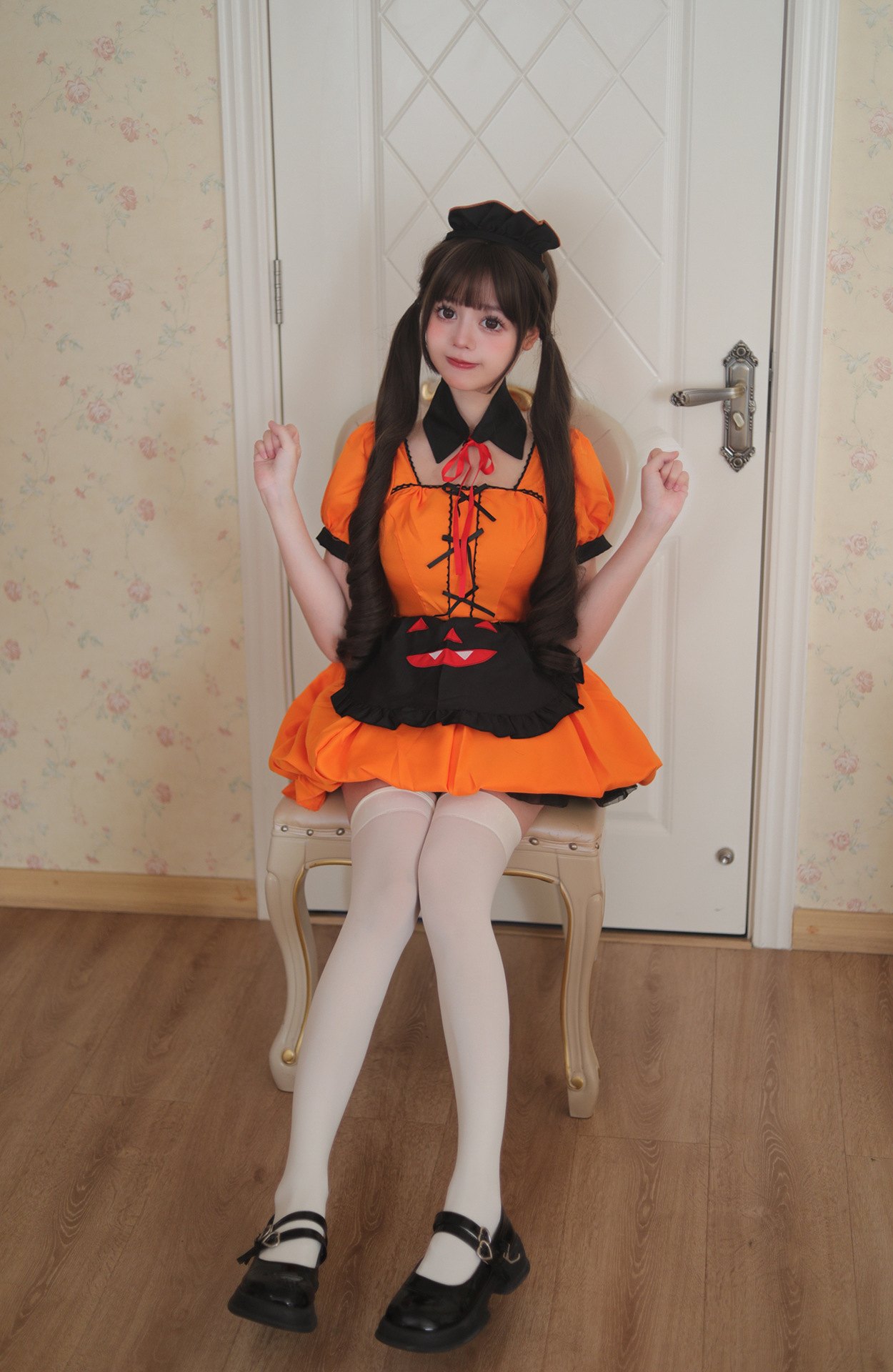 Pumpkin Maid Costume for Women detail image 7