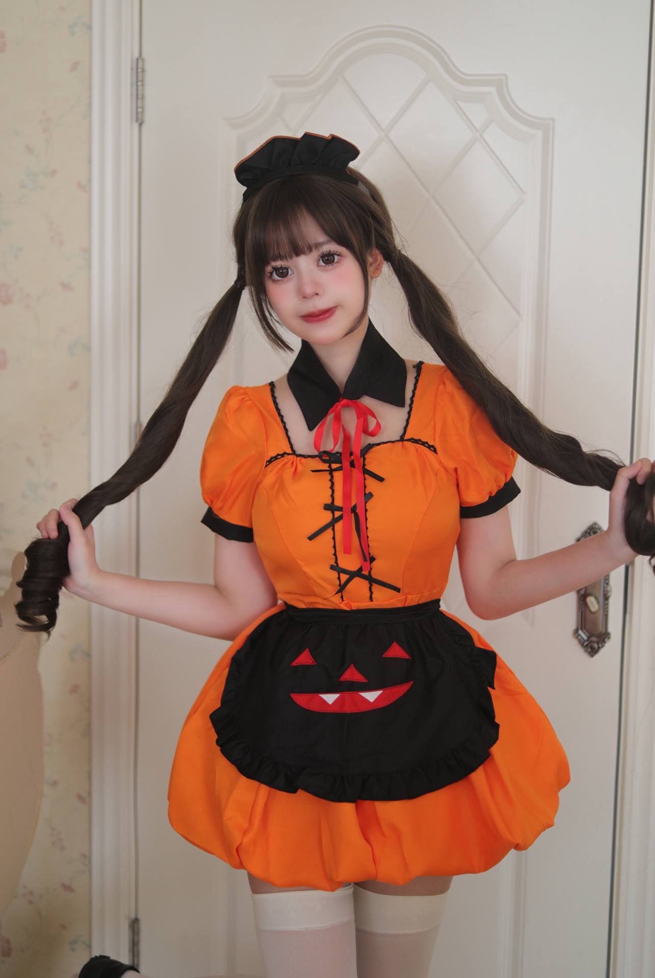 Pumpkin Maid Costume for Women detail image 11