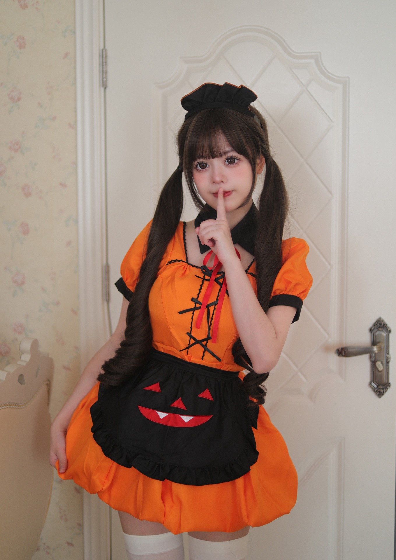 Pumpkin Maid Costume for Women detail image 12