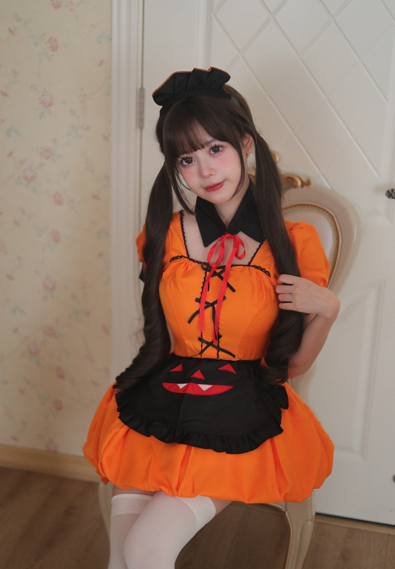 Pumpkin Maid Costume for Women detail image 9