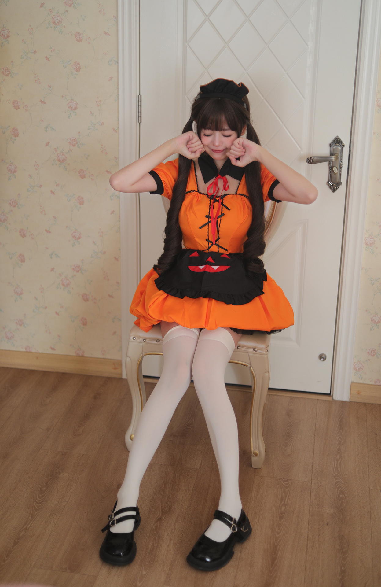 Pumpkin Maid Costume for Women detail image 13