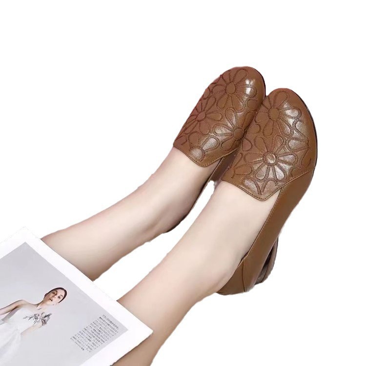 Vintage Round Toe Embroidered Low Heel Casual Women's Leather Shoes image 5