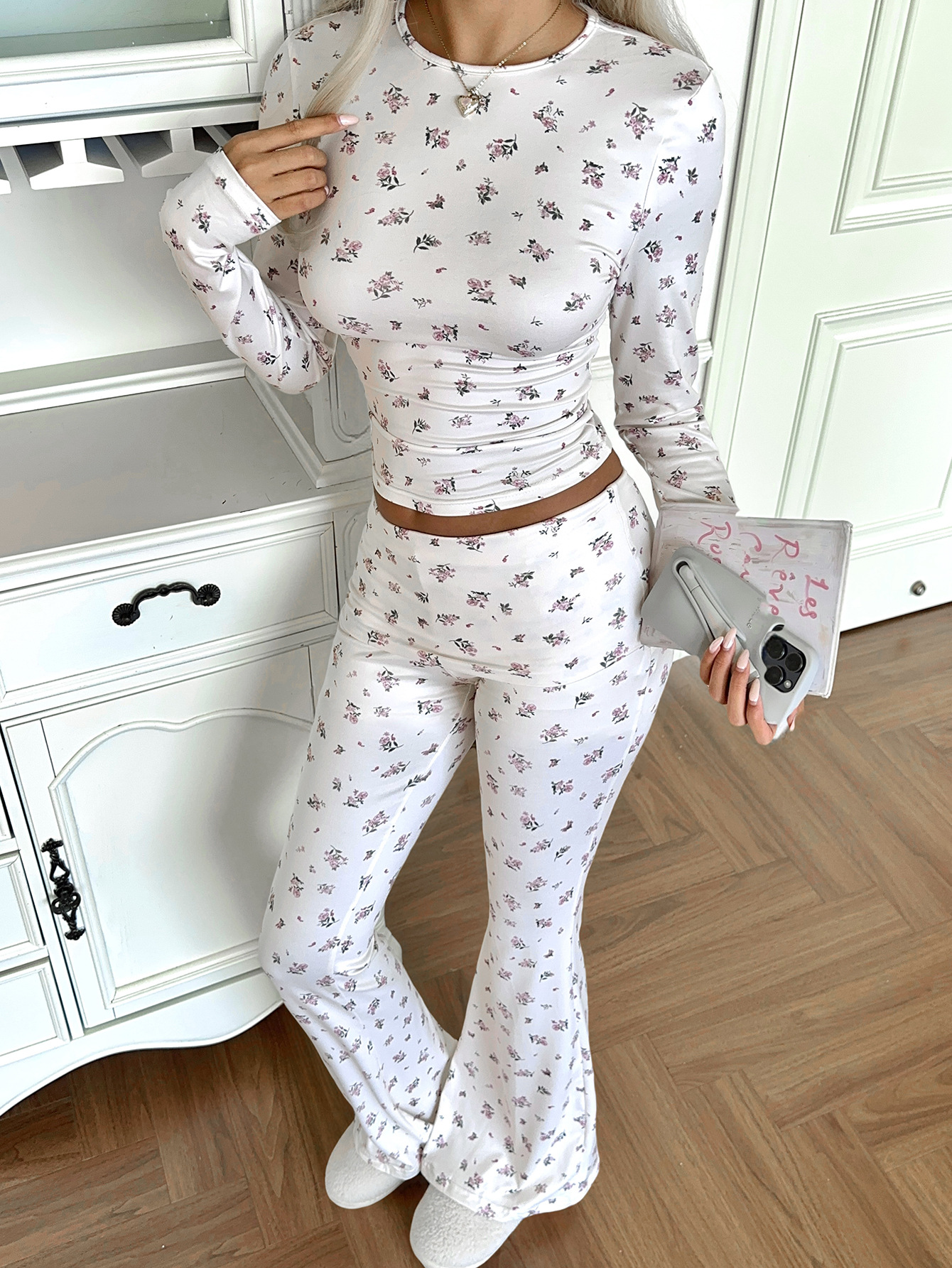 Conjunto de camiseta y pantalones color albaricoque