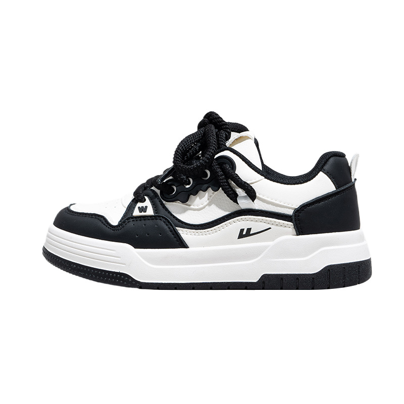 Versatile black and white thick soled casual shoes for women